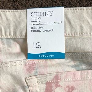 💥 3 for $15
NWT Style & Co Jeans